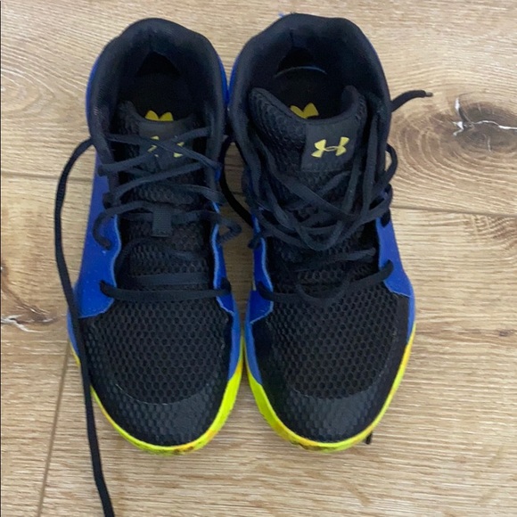 Under Armour basketball shoes - Picture 1 of 2